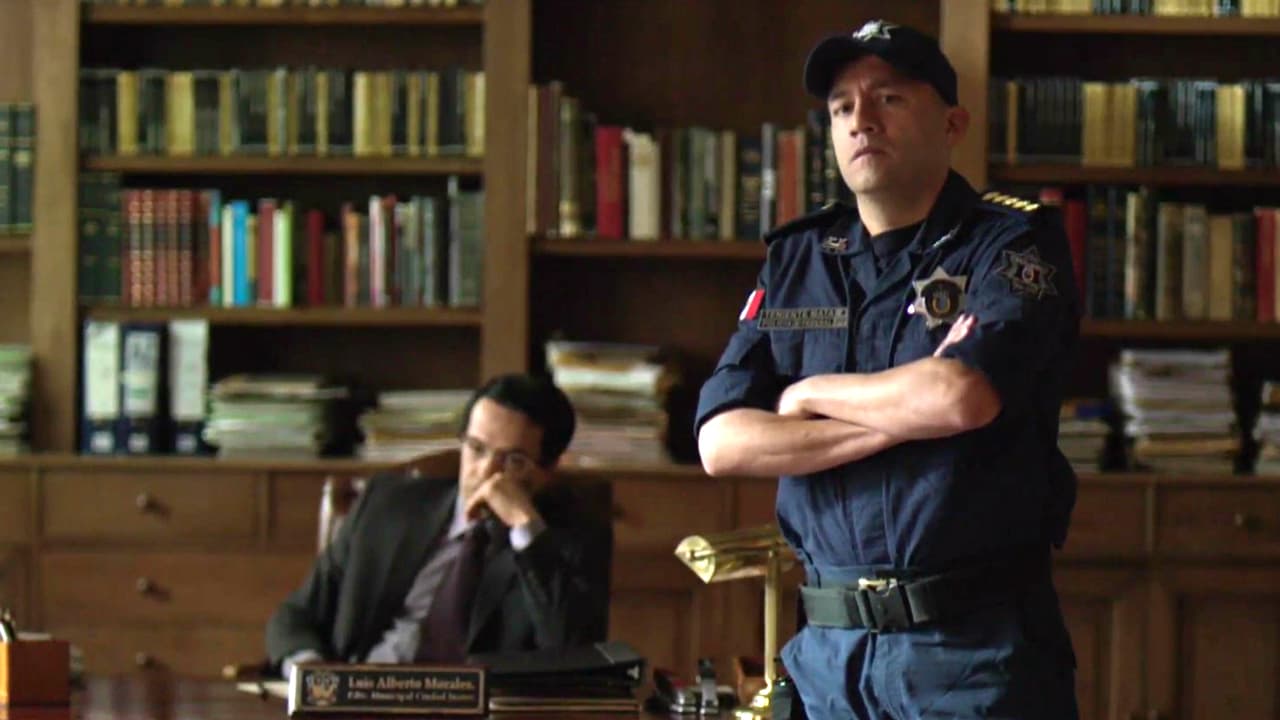 Muy pronto el alcalde supo el precio de su cooperación. ‘El Chapo’ le impuso a un nuevo jefe de policía, poniendo fin a la lealtad que la corporación tenía con ‘El Chente’ y el cártel de Juárez. ‘El Chente’ se negó a abandonar la plaza al enterarse de la noticia y perder la protección.