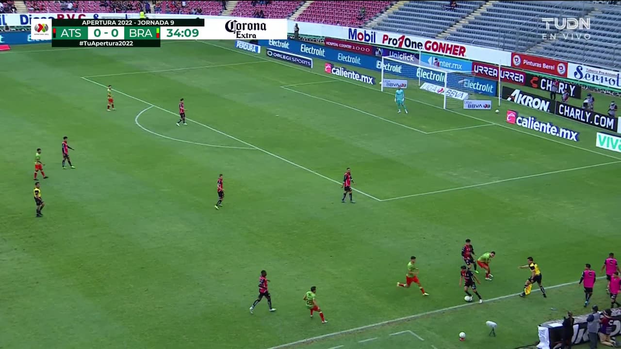 ¡TIRO ATAJADO! disparo por Alan Medina.