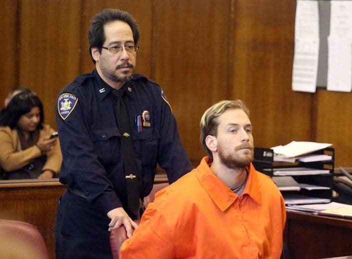 Niño rico quiere hacer yoga en la cárcel