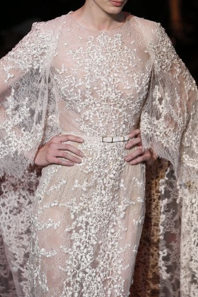 El fondo de encaje permite que los diseños llenos de romanticismo luzcan en todo su esplendor.