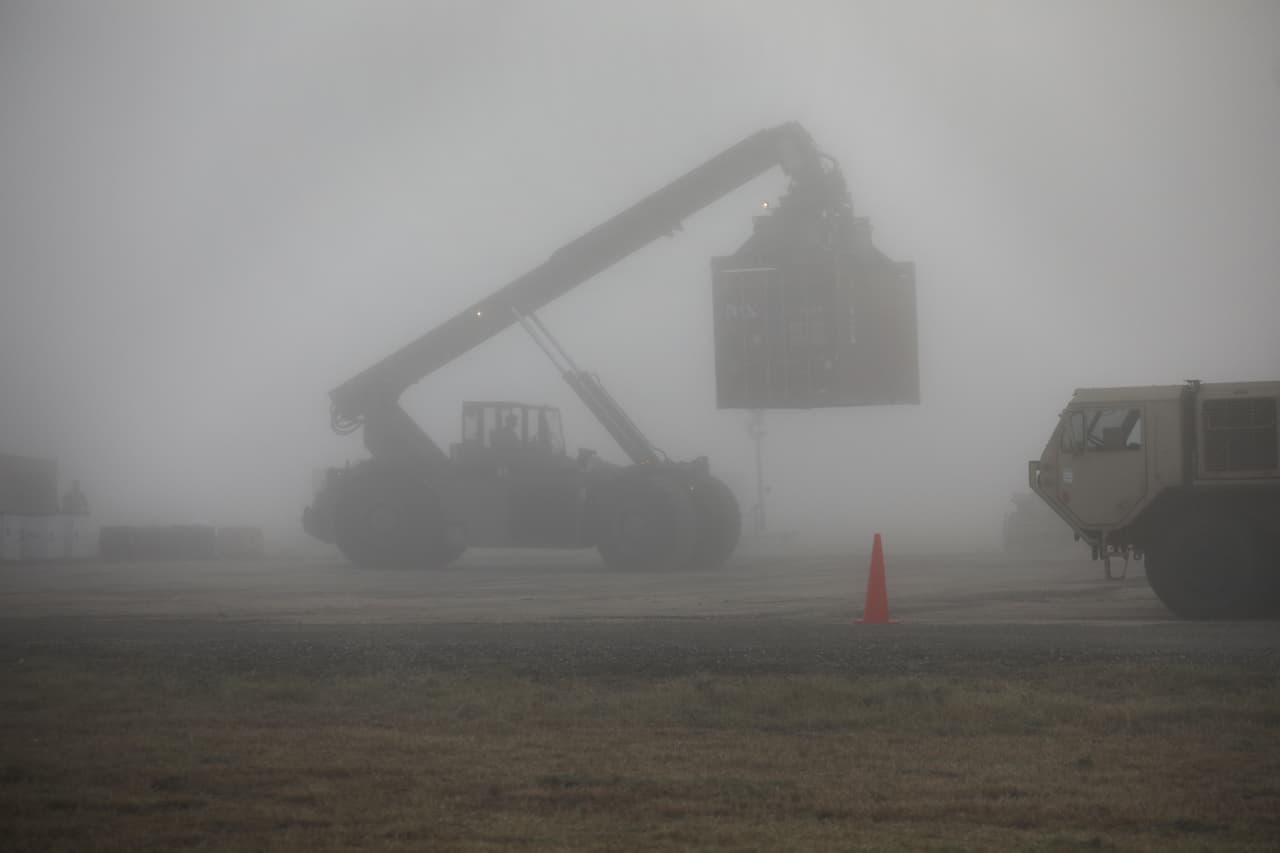 Alrededor de Donna, Texas, las fuerzas militares han movilizado equipo pesado. El plan ha sido denominado 'Patriota Fiel',
<a href="https://www.univision.com/noticias/politica/gobierno-enviara-5-200-efectivos-del-ejercito-a-la-frontera-sur-antes-de-que-llegue-la-caravana-de-migrantes"><u>según explicó el general John O’Shaughnessy</u></a>, jefe del Comando Norte de EEUU.