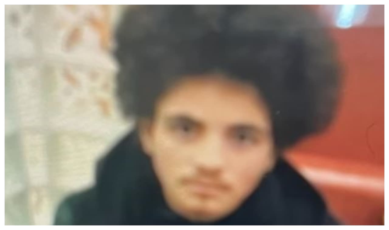 El segundo de los tres hermanos desaparecidos en Staten Island tiene 15 años, se llama
<b> Jaelen Bousted. </b>
<br>