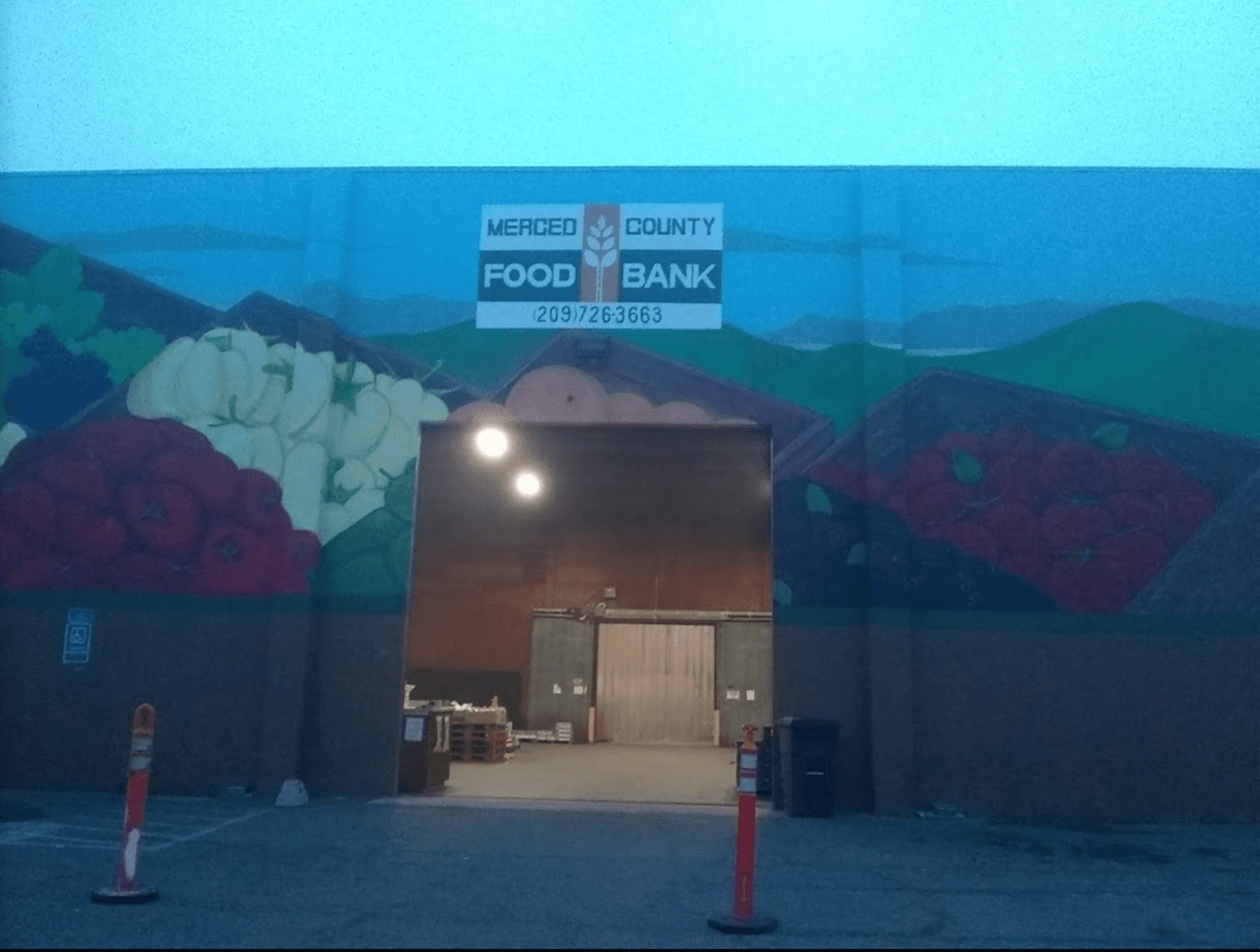 <b>Merced County Food Bank Inc.</b>
<br>Locación: 2000 West Olive, Merced.
<br>Teléfono: 209-726-3663