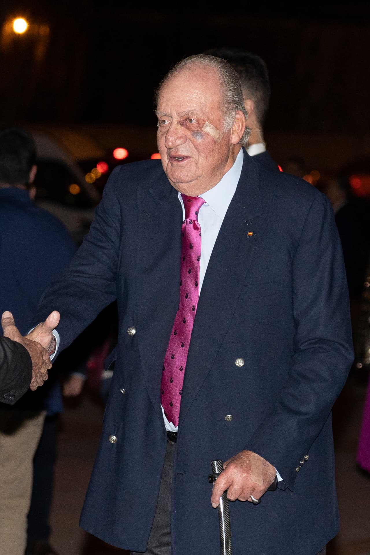 El rey emérito 
<a href="https://www.univision.com/famosos/rey-emerito-juan-carlos-anuncia-retiro-de-la-vida-publica-con-emotiva-carta-a-su-hijo-el-rey-felipe-vi-de-espana-fotos">Juan Carlos</a>, a pesar de que se retiró de la vida pública, fue valorado con 4.9, apenas una décima por encima de Letizia.