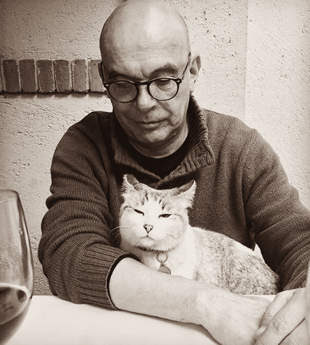 El actor es amante de los gatos.