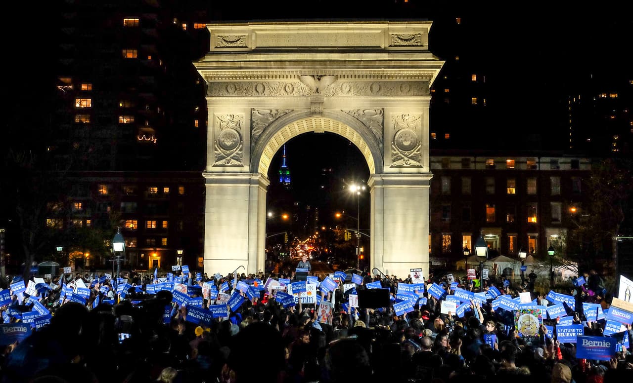 Un evento de Sanders en el Washington Park de la ciudad de Nueva York el pasado 13 de abril. Su contendiente Hillary Clinton llega como favorita en casi todas las encuestas, por eso la campaña del senador ha hecho enormes esfuerzos para ganar este estado.