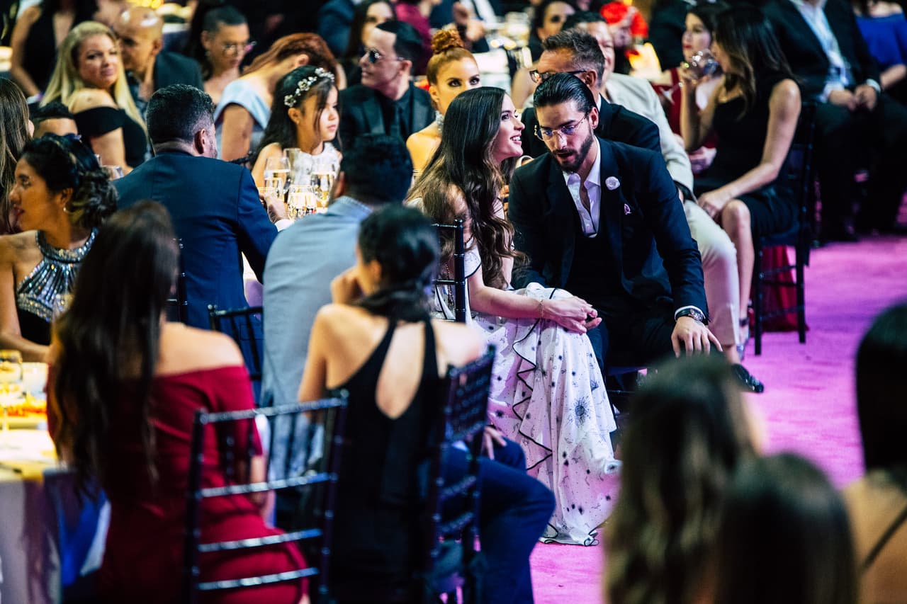 Maluma presentó a Natalia al mundo por primera vez en su video 'Felices los 4'. Ella es una modelo cubana-croata. En el video 'Cuatro babies' la pareja comparte incluso una escena de ducha. No fue hasta noviembre de 2017 que trascendió que su relación profesional había pasado a otro nivel. Se les vio juntos en el evento Global Gift organizado por Eva Longoria en México para recaudar fondos a beneficio de las víctimas del terremoto.