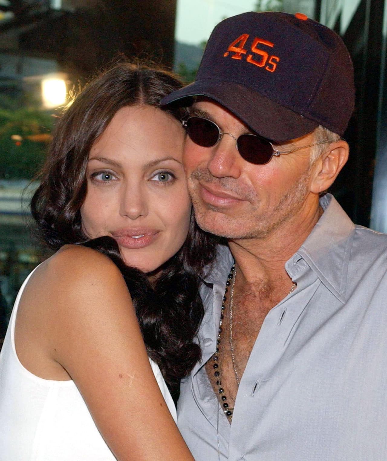 Billy Bob duró con la modelo de Playboy Pietra Dawn Cherniak tres años hasta 1997. Su quinta unión fue con la actriz Angelina Jolie en el año 2000.
