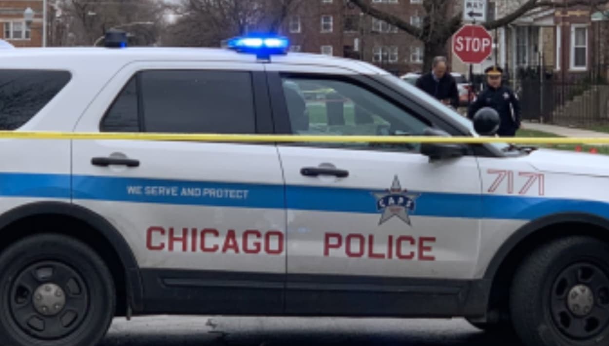 Hombre recibe disparo mientras estaba parado frente a centro de migrantes en Gage Park