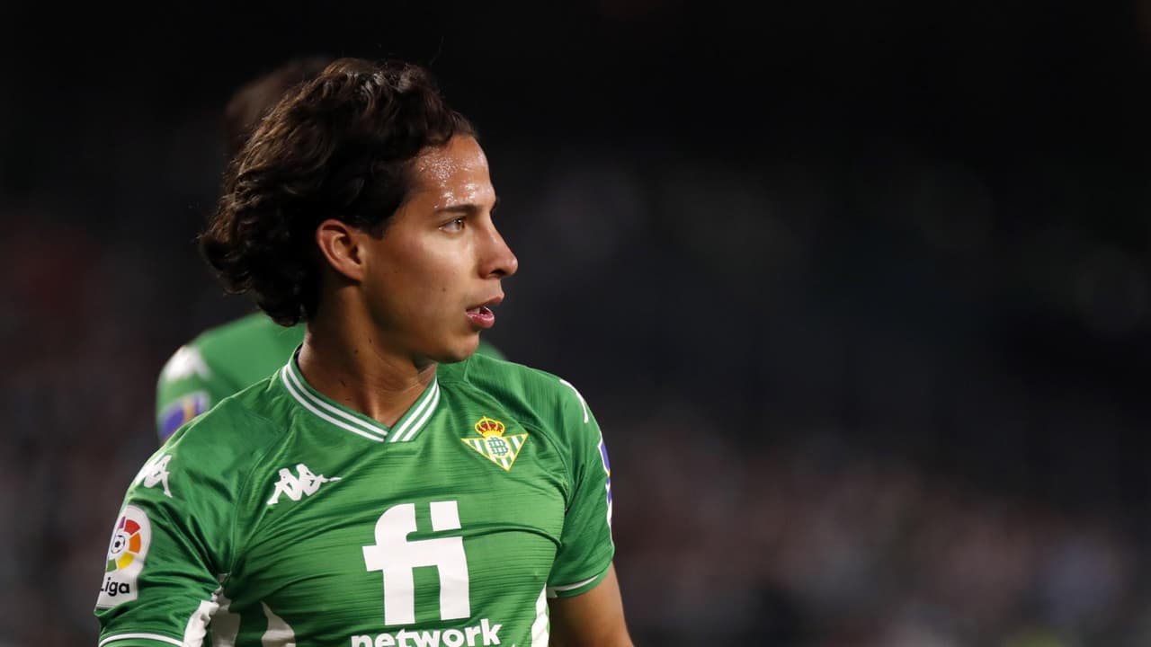 Betis ofrece renovación de contrato a Lainez antes de salir en verano