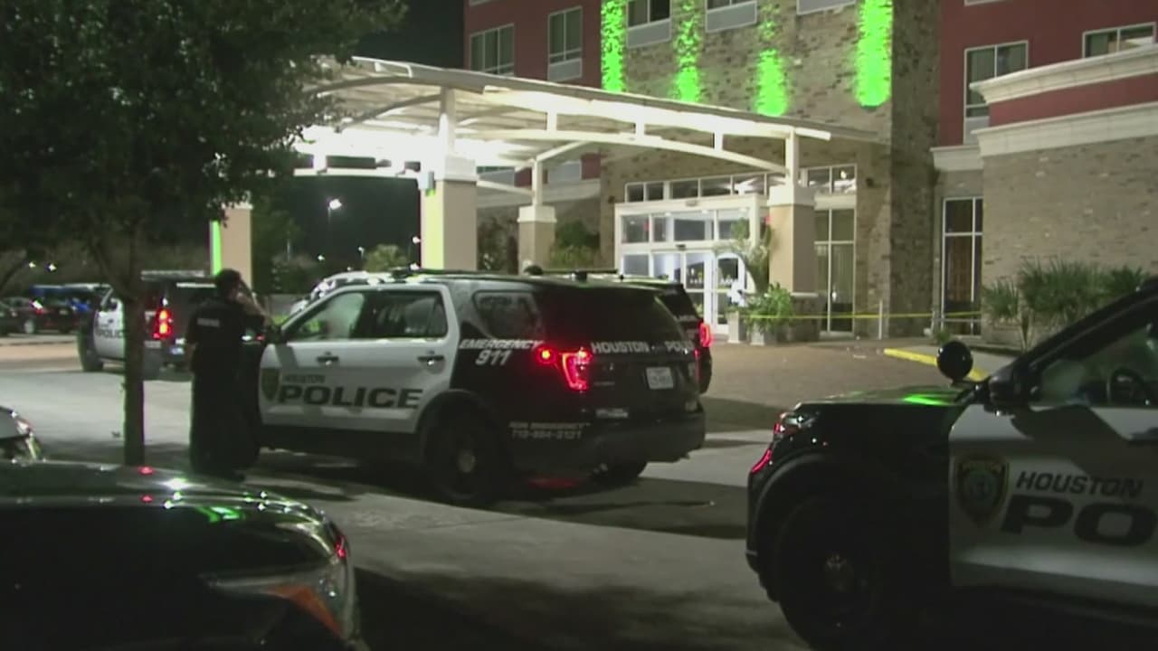 Balean a hombre en la entrada de un hotel; tres sospechosos bajo custodia de HPD