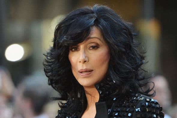 La cantante estadounidense Cher escribió en Twitter: "Créanme, no vivo bajo la ilusión de que mi país es perfecto, pero lo que está sucediendo en Venezuela es un crimen contra Dios. Lloramos por ustedes, Venezuela". Foto tomada de Twitter.