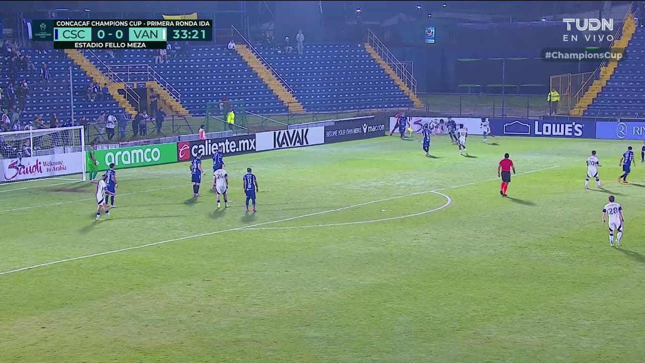 ¡TIRO ATAJADO! disparo por Andrés Cubas.