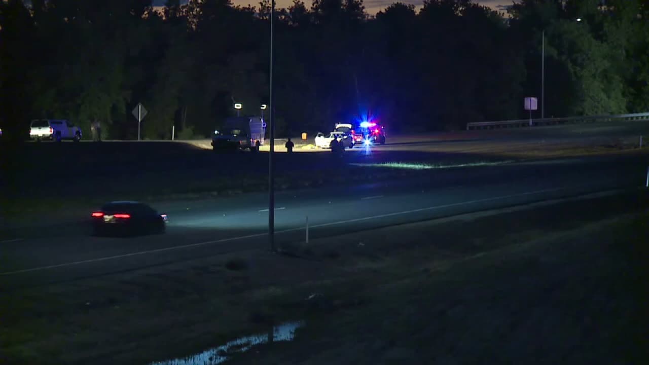 Alejandro Escobar, de Sacramento, fue declarado muerto en la escena. Su sobrino fue transportado a un hospital donde recibió cuidados médicos.