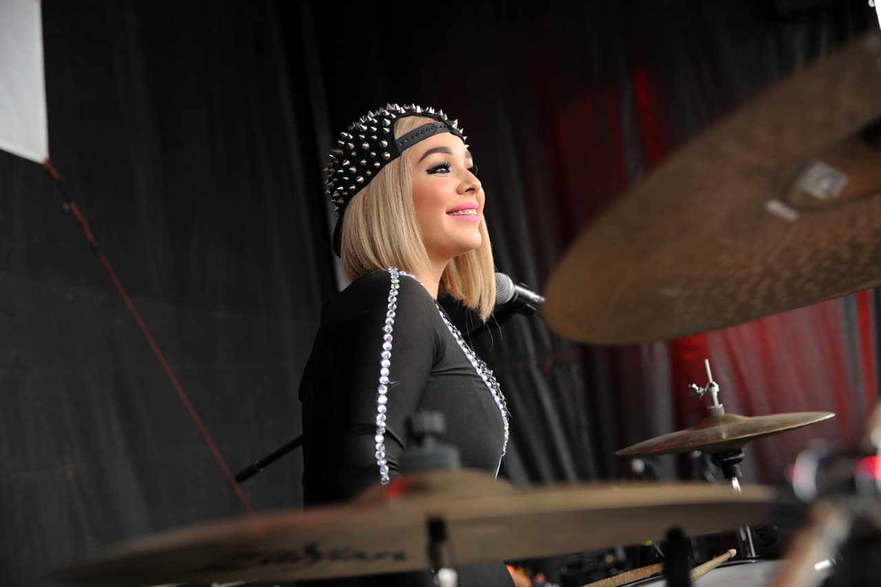 Miles cantaron y bailaron a ritmo banda, norteña, cumbia, hip-hop y rap