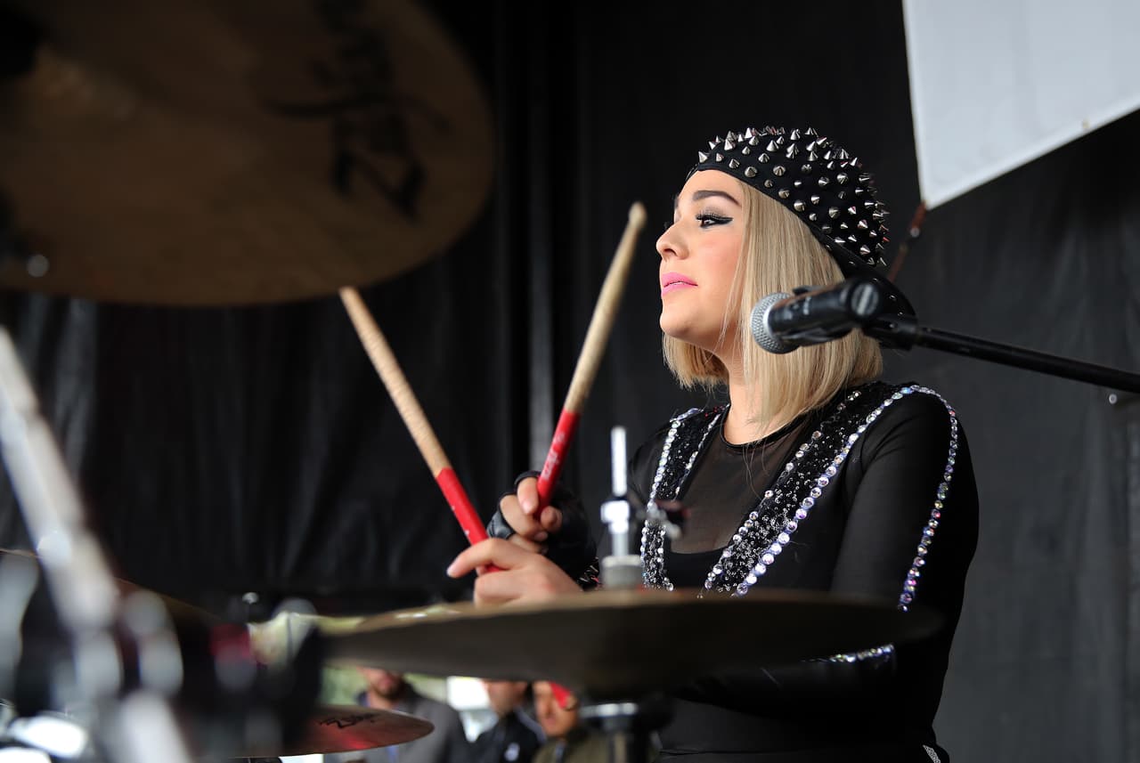 Miles cantaron y bailaron a ritmo banda, norteña, cumbia, hip-hop y rap