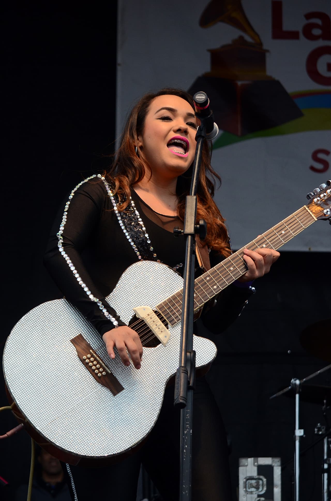 Miles cantaron y bailaron a ritmo banda, norteña, cumbia, hip-hop y rap