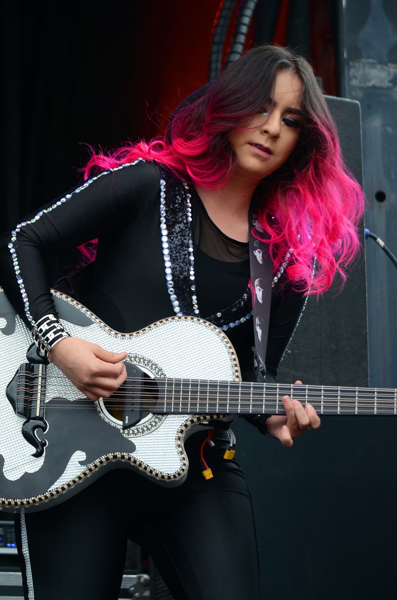 Miles cantaron y bailaron a ritmo banda, norteña, cumbia, hip-hop y rap