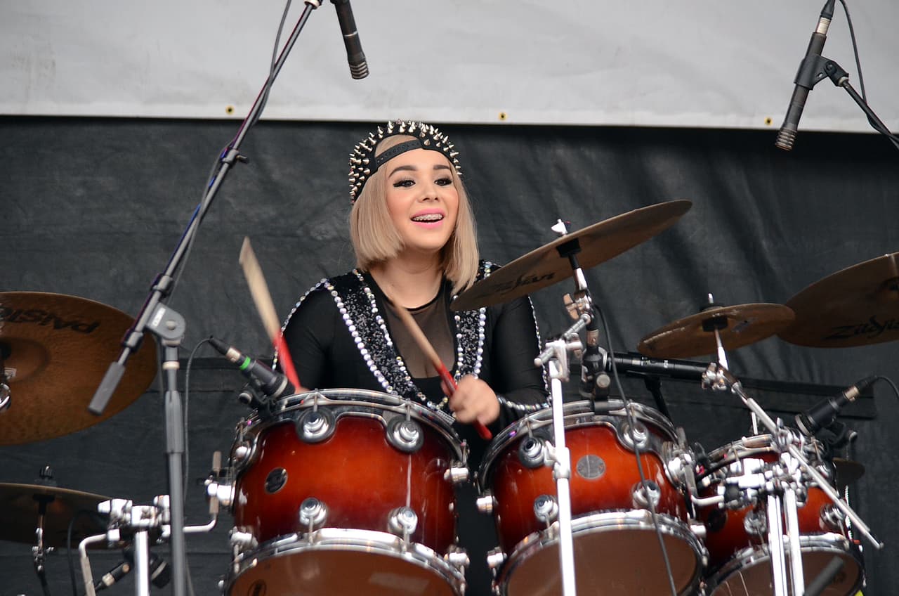 Miles cantaron y bailaron a ritmo banda, norteña, cumbia, hip-hop y rap