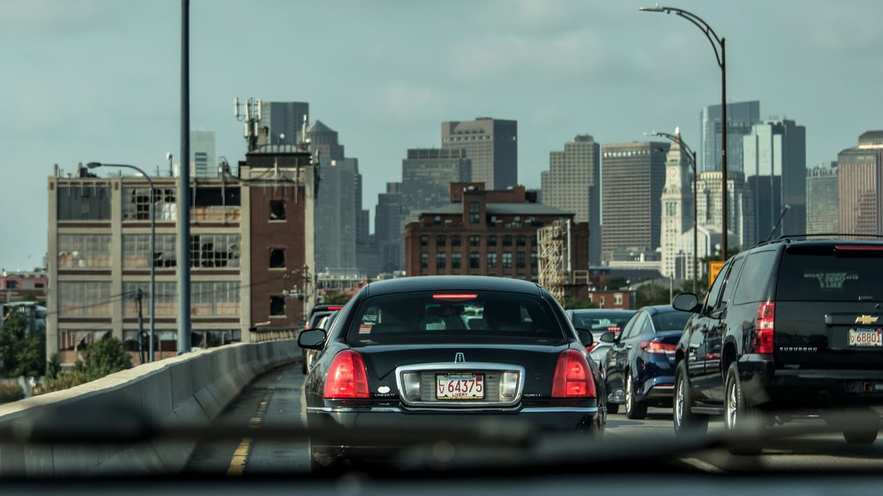 <h3 class="cms-h3-H3">7. Boston, Massachussets </h3>
<br>Increíblemente la ciudad que camina tiene también un tráfico atroz. De hecho, 
<b>Boston ocupa el puesto 19 entre las ciudades con peor tráfico en el mundo</b>. El trabajador promedio en Boston malgasta
<b> 60 horas</b> al año en tráfico congestionado, mientras que su conductor promedio pasa el 14% de su tiempo detrás del volante en trancas de tráfico.