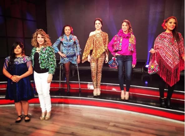 ¡Amamos las prendas de Isabella Springmühl La guatemalteca de 19 años es la primera diseñadora con Síndrome de Down.