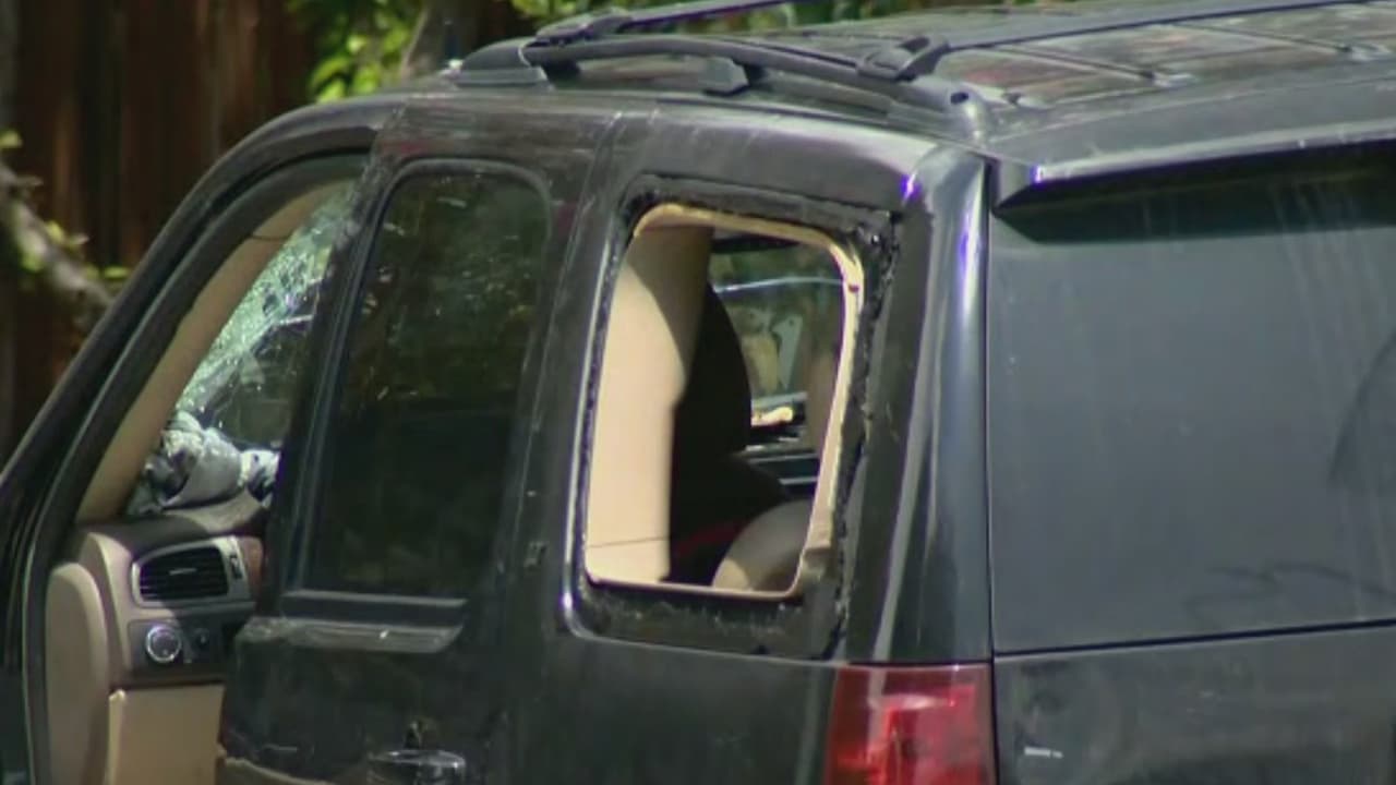 Policía busca a sospechoso que huyó tras una parada de tráfico, está armado y es considerado peligroso