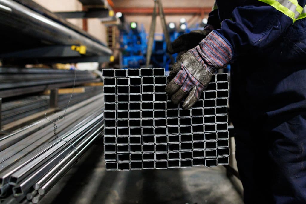 Trump amenaza con duplicar los aranceles al acero y aluminio de Canadá, a pesar del impacto de sus medidas en los mercados