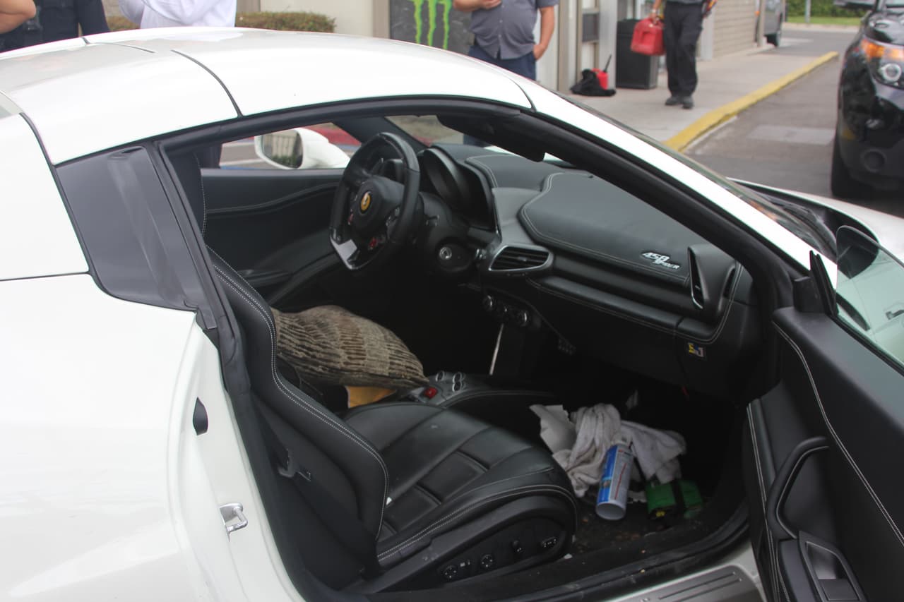 Pérez Rangel, cuyo historial delictivo incluye robo de autos, posesión de drogas y ataque con un arma mortal, se encontraba libre bajo fianza cuando cometió su más reciente delito.