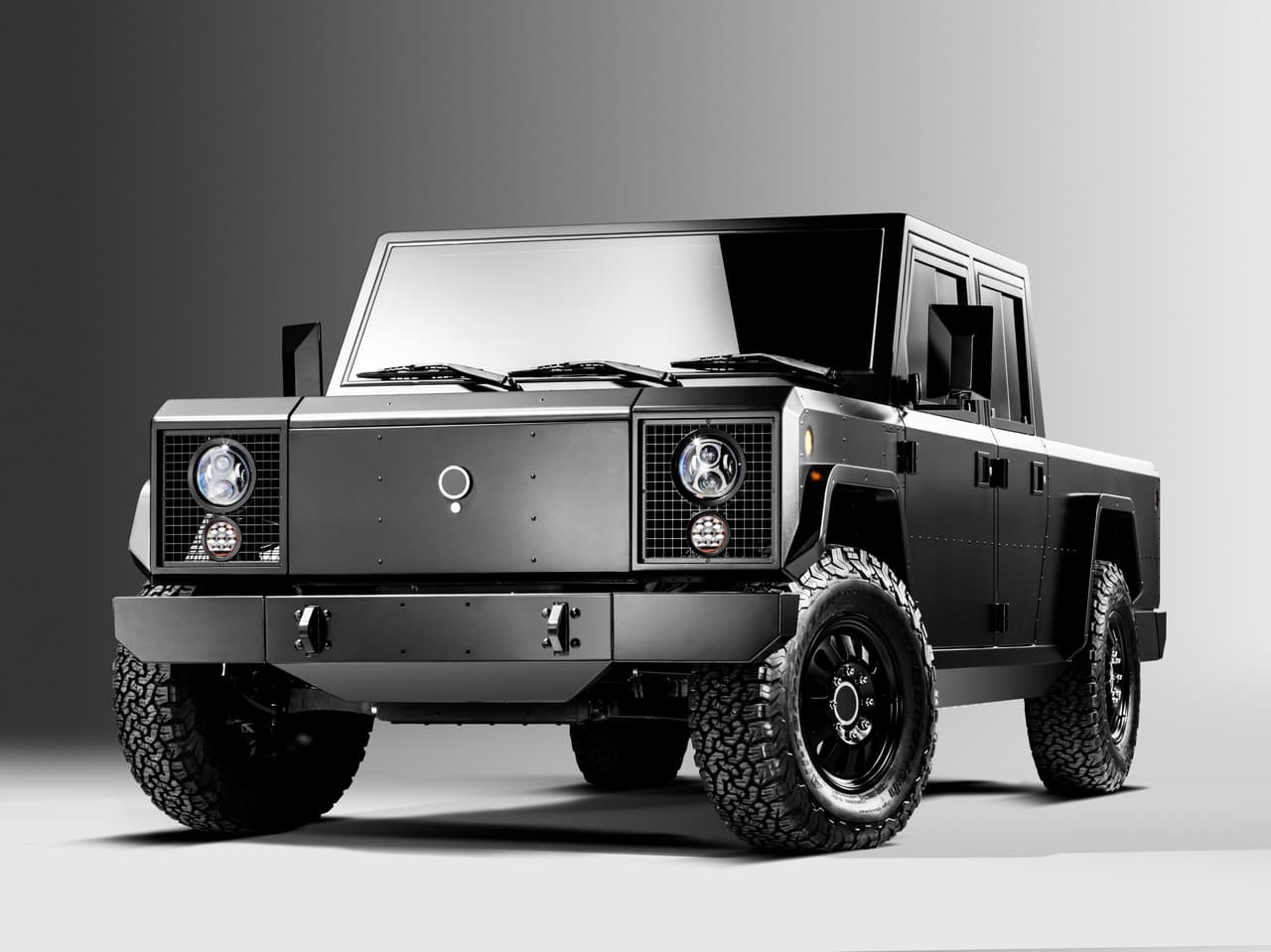 Bollinger Motors planea fabricar sus modelos B1 y B2 con los que pretende conquistar el segmento de las SUVs y pickups. Ambos modelos son motivados por motores eléctricos y cuentan con atractivas características para dominar hasta los terrenos más desafiantes.