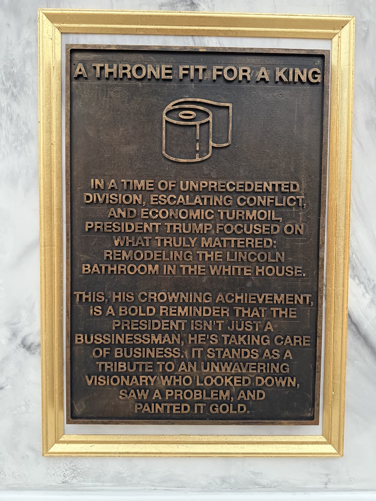 Placa que explica la razón de la istalación.