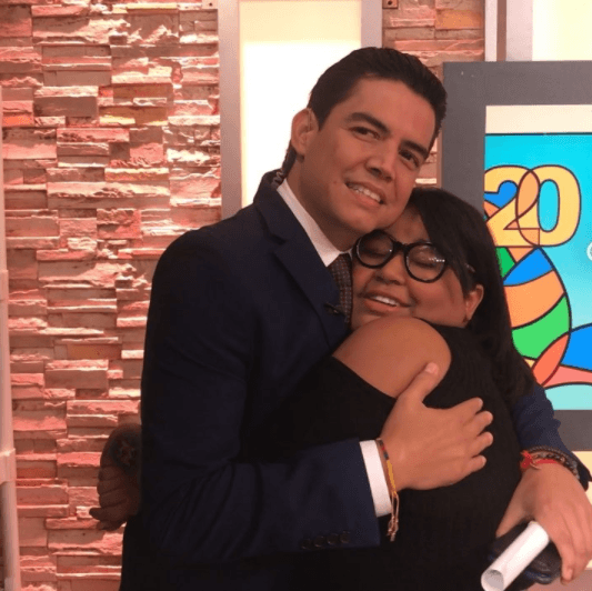 Killadamente es una chica muy simpática y llena de energía, ¡con tremendo abrazo sorprendió a Orlando Segura!