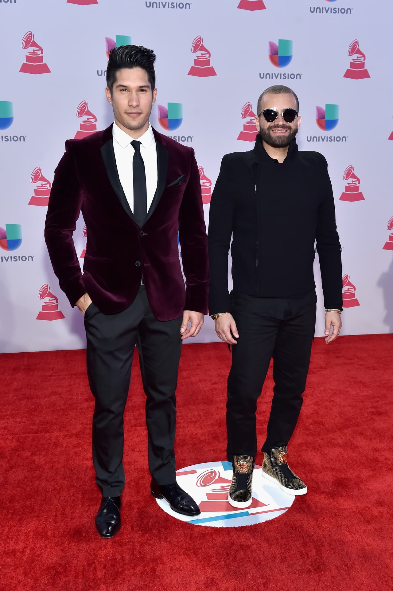 Chino y Nacho tampoco perdieron la oportunidad para regalar lindas imágenes en compañía de sus fanáticas.