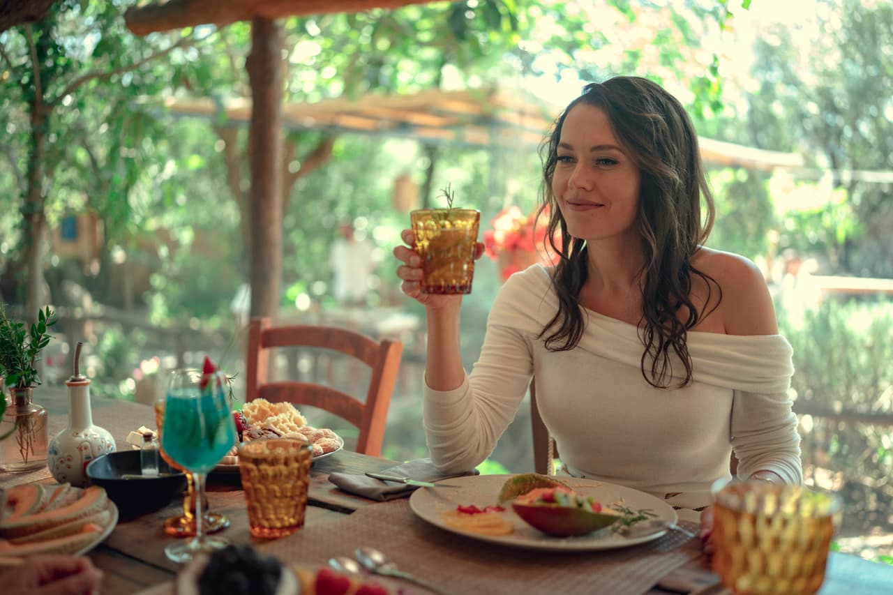 La actriz polaca 
<b>Magdalena Lamparska</b> también regresó a la secuela como Olga, la mejor amiga de Laura.