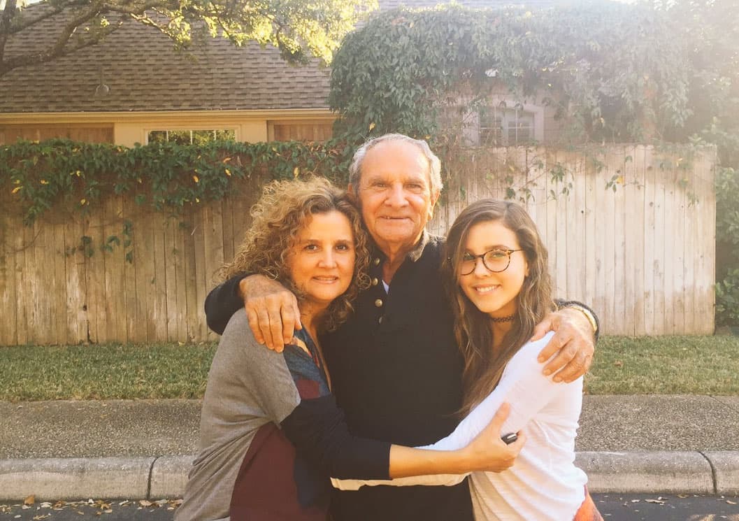 El abuelo de Paulina Goto está delicado de salud