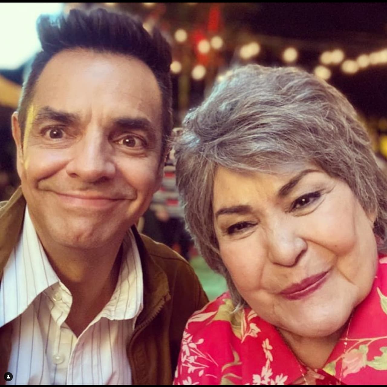 <b>Eugenio Derbez: </b>Hoy nos toca despedirnos de una mujer que, sin duda, hizo historia en la televisión y cine en México. Con su alegria y amor llenaba cualquier lugar donde estaba y nos contagiaba a todos quienes tuvimos la fortuna de conocerla y trabajar con ella y es así como voy a recordarla. A su familia le expreso mis más sentidas condolencias. No hay forma de no sentir una profunda tristeza. Q.D.E.P. mi adorada Carmelita Salinas