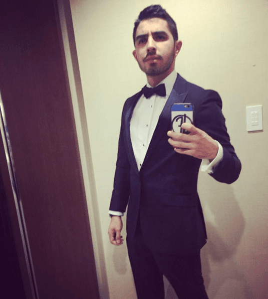 El talento nato de Joss Favela le permitió al cantautor escribir a los 12 años su primera canción, misma que estaba dedicada a "una novia".