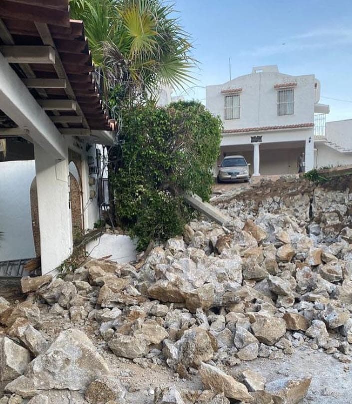 Por otra parte, compartió que su madre,
<b><a href="https://www.univision.com/temas/silvia-pinal">Silvia Pinal, no se percató del movimiento telúrico</a>. </b>
<br>