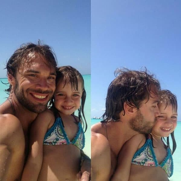 Al sufrir un leve percanse con una piedra que los delincuentes pusieron en la carretera, Mónica y su esposo tuvieron que llamar a una grúa para que los auxiliara con el automóvil.