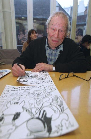 Una imagen de 2001 que muestra al ya fallecido Gebe, editor en jefe del semanario, conocido por su sátira mordaz.