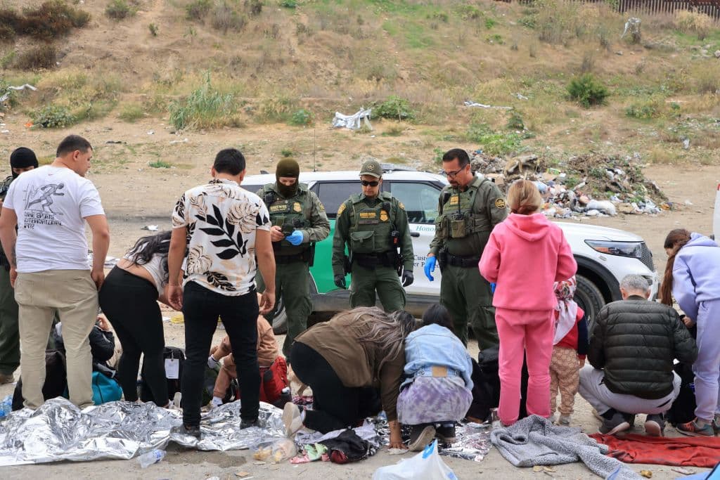 No todos se conocen ni tienen el mismo país de origen, pero la necesidad une a estos inmigrantes.