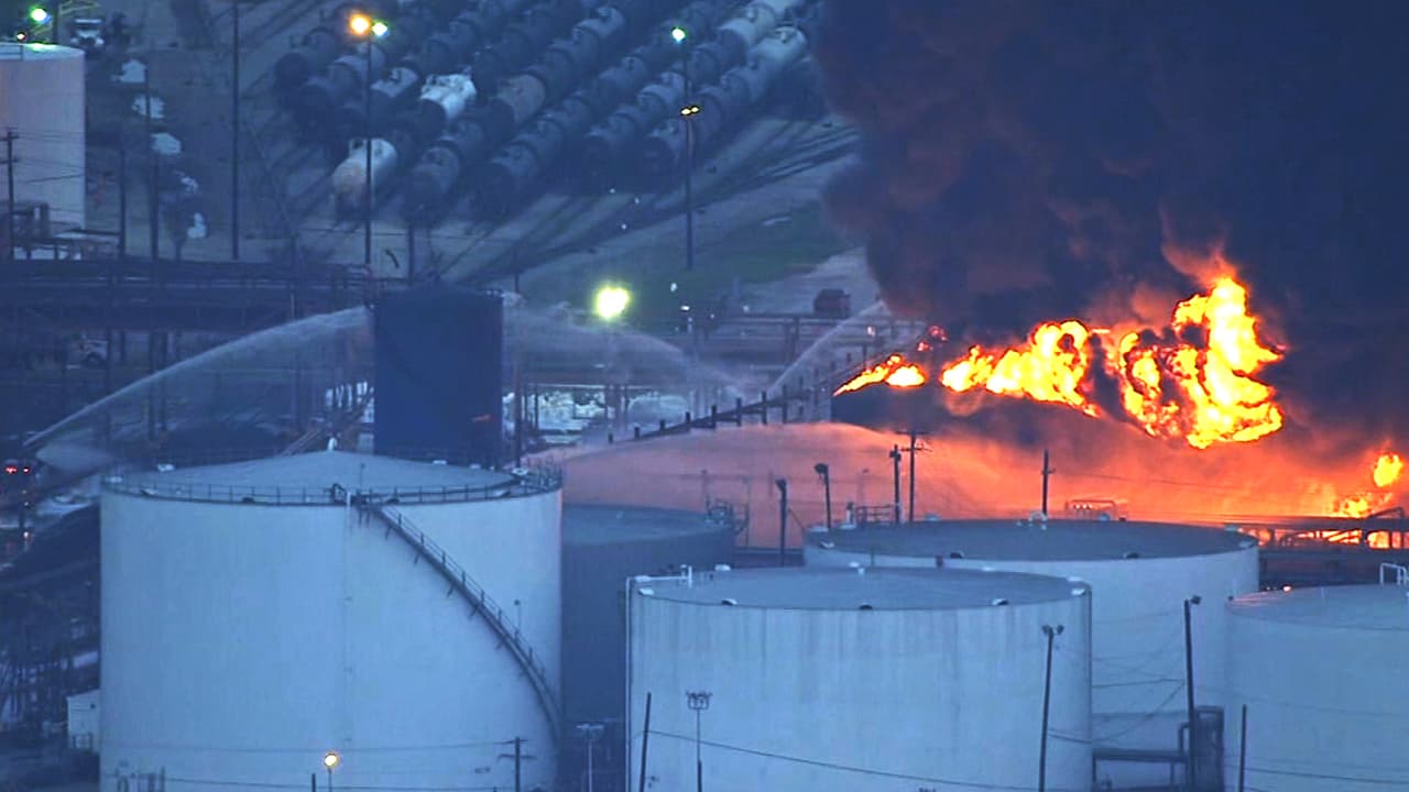 A la inquietud de residentes y medios de comunicación sobre la posibilidad de un explosión, la compañía ha dicho que ese escenario es poco probable y argumentan que han tomado medidas para asegurar que algo así no suceda.