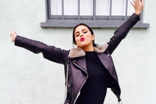 Además de estar arreglando la carrera de la joven de 22 años, se dice que Kris está tratando de que sus hijas y Selena sean amigas de nuevo.