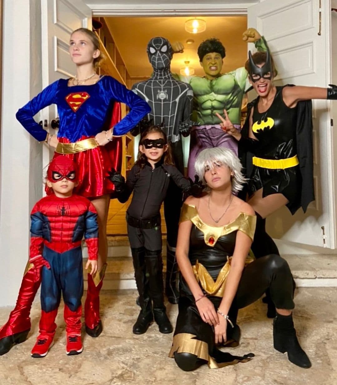 Los cinco hijos del conductor mexicano disfrutaron pasar tiempo en familia, desde los pequeños Michelle y Liam hasta los jovencitos Hannah, Nicole y Alex.