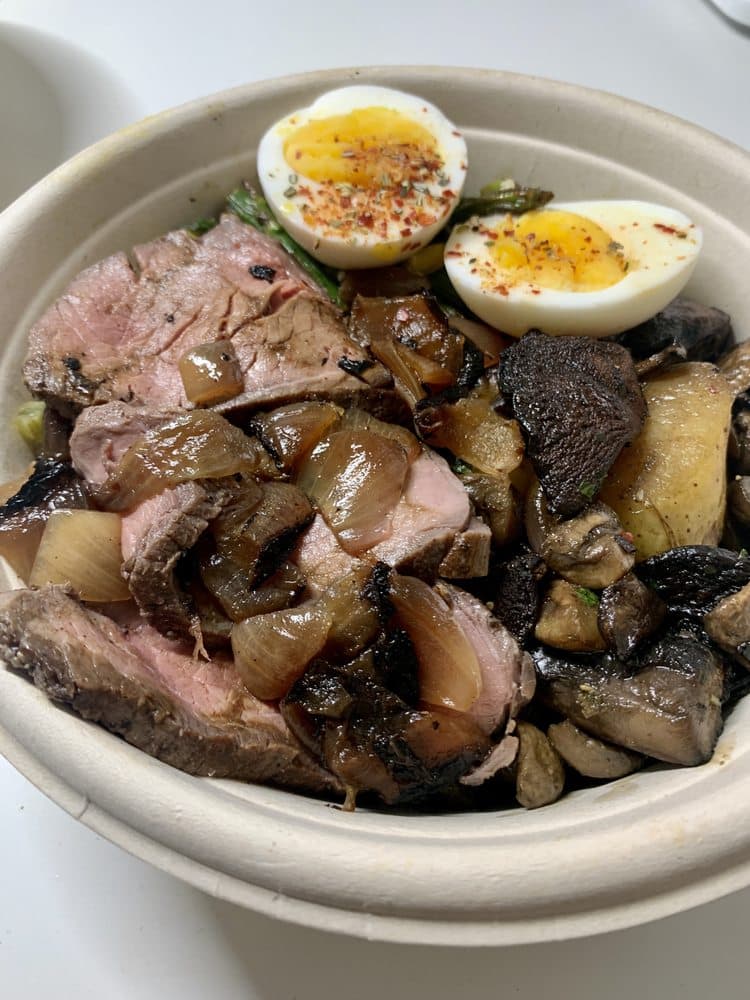 <b>Dig</b>
<br>1616 Chestnut St Philadelphia, PA 19103
<br>Teléfono: (215) 344-8440
<br>Sitio web: 
<a href="https://www.diginn.com">https://www.diginn.com</a> 
<br>
<a href="https://www.yelp.com/map/dig-philadelphia">Cómo llegar</a>
<br>
<br>Aseguran que “nuestro proceso de desarrollo de recetas siempre implica una conversación entre el chef y el productor sobre lo que realmente queremos cocinar y cosechar. Trabajamos uno a uno con 102 agricultores y socios para dar vida a esas recetas, planificando cultivos específicamente para nuestros menús”.