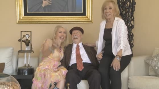 Carla Estrada y sus padres.