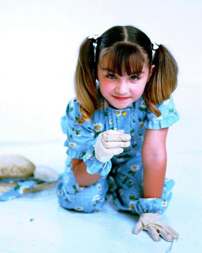 Daniela inició su carrera artística desde temprana edad, pues con tan solo 5 años de edad participó en el programa infantil 'Plaza Sésamo', mientras que en 1995 tuvo una pequeña participación en la telenovela 'La dueña'.