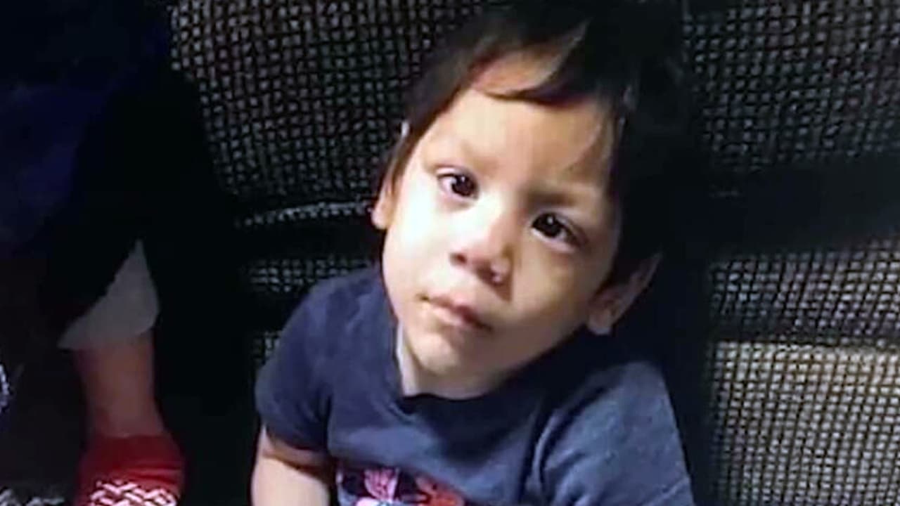 <b>¿Dónde está el niño Noel Rodríguez?</b> Es la pregunta que las autoridades intentar responder, después de que 
<a href="https://www.univision.com/local/dallas-kuvn/nino-noel-rodriguez-alerta-amber-everman-texas" target="_blank">una denuncia anónima los alertó sobre la desaparición del pequeño el 20 de marzo</a>. Según el Departamento de Policía de la ciudad de Everman, 
<b>no hay rastros de Noel desde noviembre del año pasado</b>.