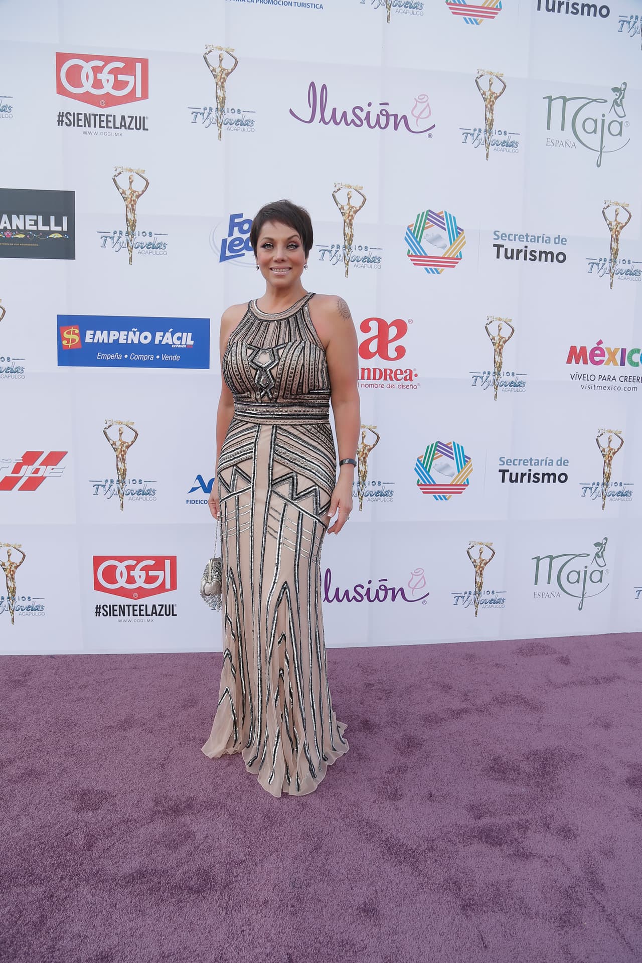 La hizo lucir más grande de edad.