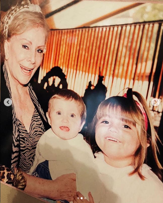 "Siempre nos contestaba el teléfono diciéndote que le alegraba el día tu llamada, siempre nos daba los mismos consejos: que nos cuidáramos porque éramos el tesoro más grande que mi papá le había dado".
<br>