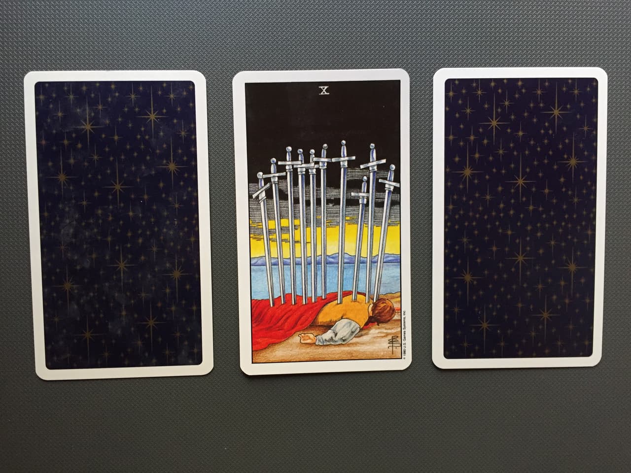 Puede ser que a la persona le gusta la compasión de los demás, como si fuera con un pequeño suspiro de "¡Miren qué me hicieron, pobre de mí!". Tal vez quieran quedar como las víctimas y retratarse como un mártir ante todo, porque a pesar de que hicimos lo mejor que pudimos, alguien vino y nos traicionó o no nos salió bien lo que queríamos.